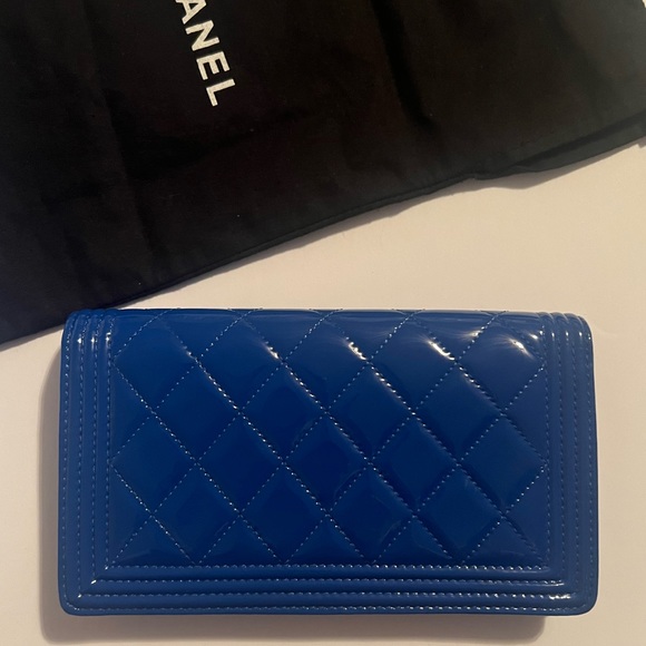 AUTHENTIC CHANEL YEN WALLET PATENT LEATHER LAMBSKIN W/ SILVER HARDWARE & DUSTBAG - Picture 3 of 11